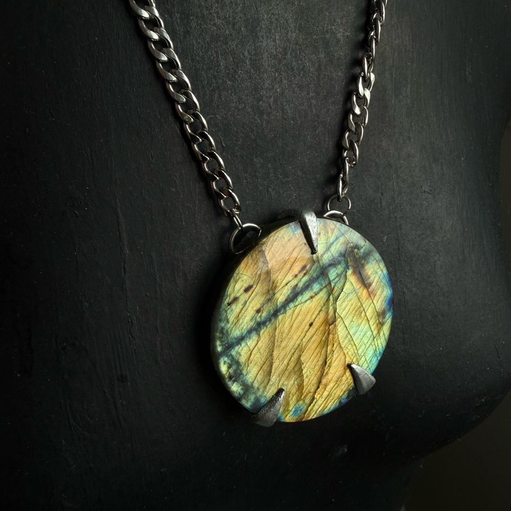 Labradorite Round Pendant Necklace - statement jewelry chunky necklace pendant - Picture 4 of 8